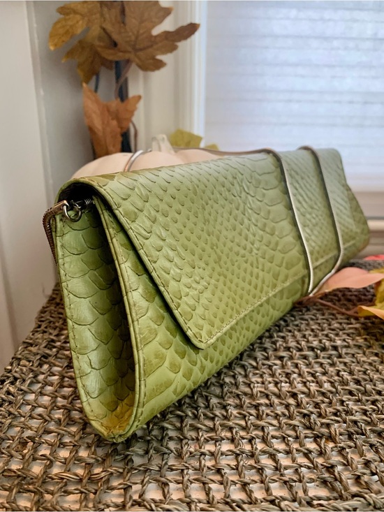 Valerie Stevens Handbags - Vintage Valerie Stevens Green SnakeEmbossed Leather Clutch Bag Metallic Chain